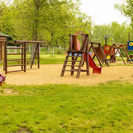 מלון דירות Gesztenye Nyaralopark